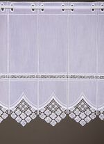 Korte jaloezie&euml;n met elegante macram&eacute;kant en staafdoorvoer 