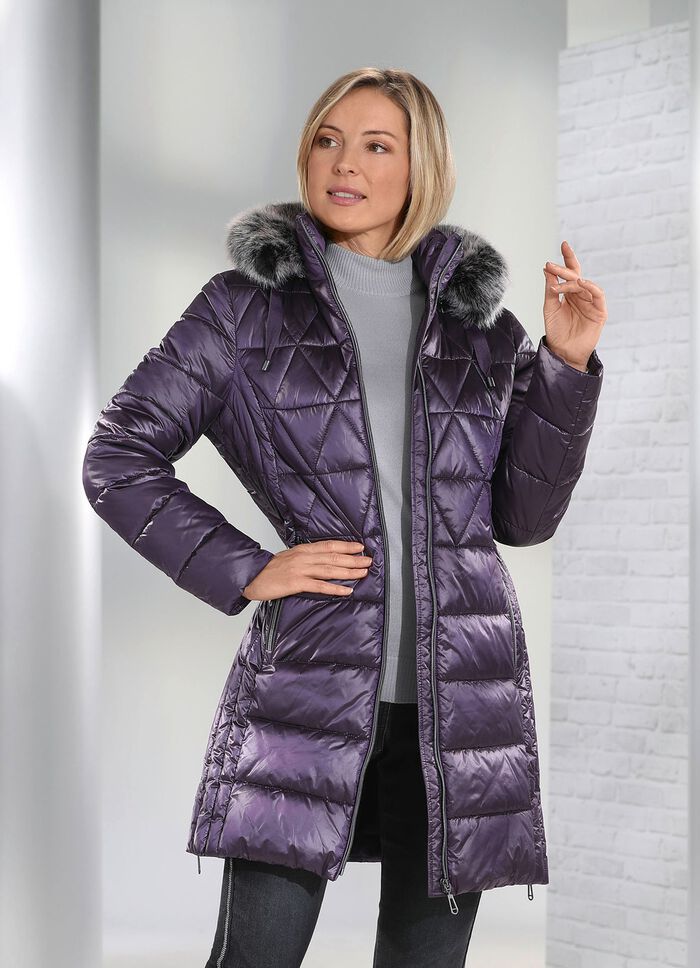 Korte jas met langsquilt aan de zijkant 