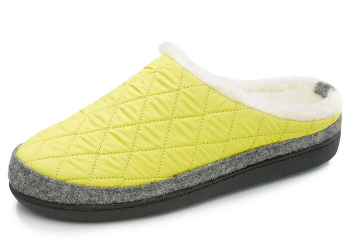 Slippers gemaakt van gewatteerd textielmateriaal GEEL