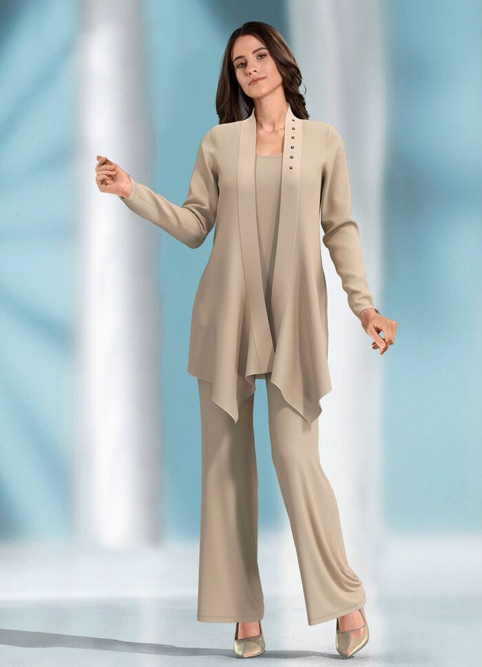 Combinatie, 3 stuks. met versiering op de kraag 