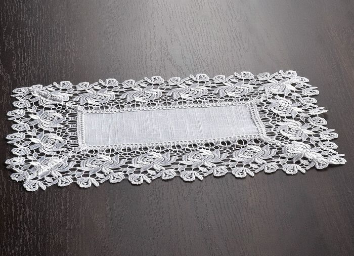 Tafel- en kamerdecoratie met kanten rand 