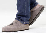 GINO GALANTE, trendy herenpantoffels, breedte H, met hertenborduursel ZAND