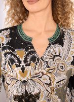 Shirt met contrasterende bies bij de halslijn 