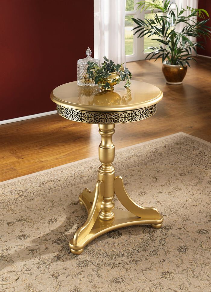 Bijzettafel met omringende decoratie 