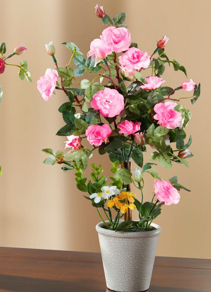 Rozenarrangement in een keramieken pot ROZE