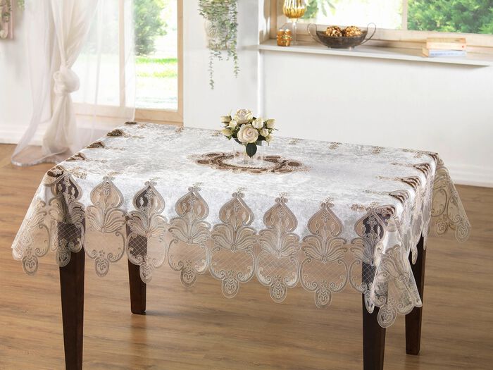 Tafelkleed of kussenhoes met subtiel bewerkte motieven 