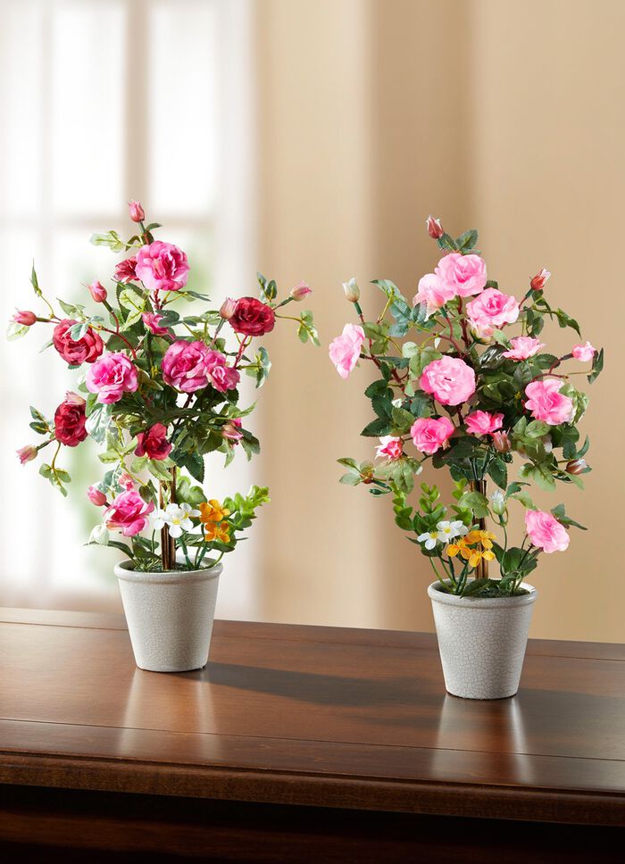 Rozenarrangement in een keramieken pot ROZE