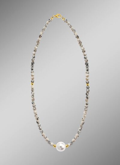 Ketting met parelglans en edelsteenglans 