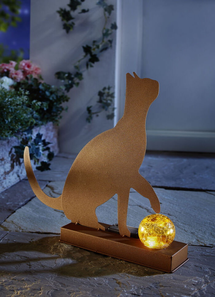 Solarlamp gemaakt van roestkleurig metaal 