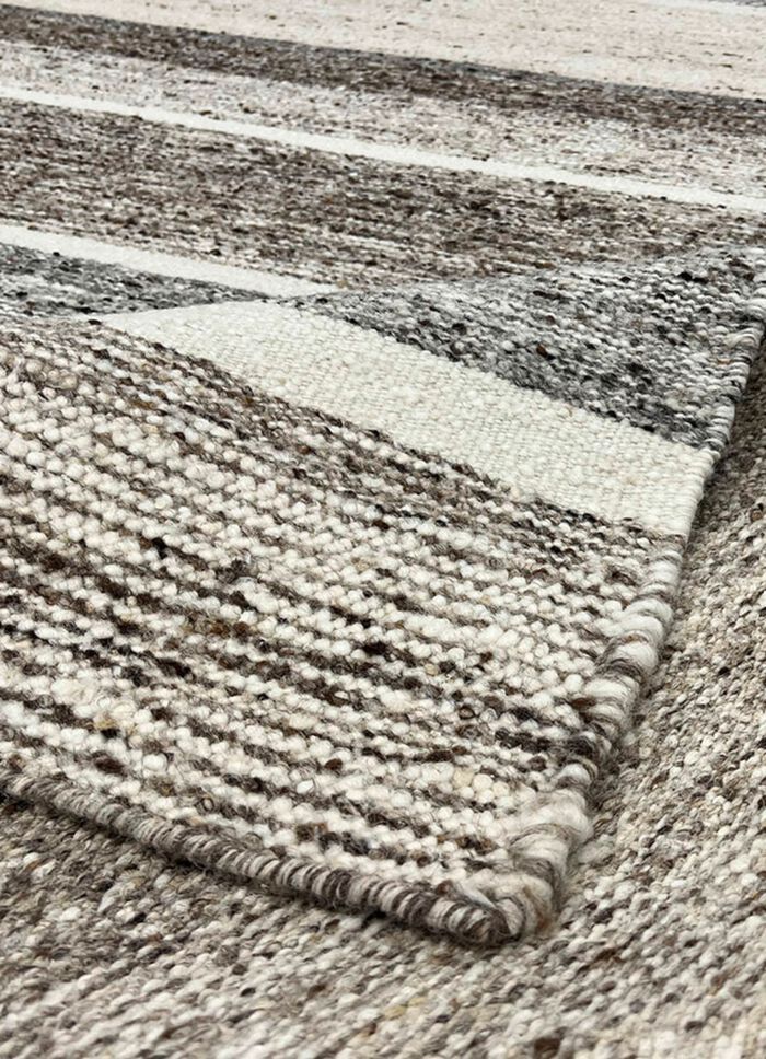 Bruggen en tapijten van natuurlijke materialen 