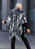 Poncho in &eacute;&eacute;n maat 