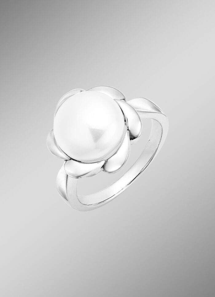 Een bloeiende blikvanger &ndash; damesring van zilver met bloemenmotief 