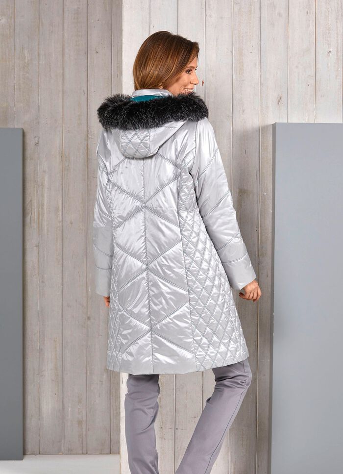 Korte jas met smaragdgroene decoratieve quilting 