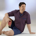 Shortama met knoopsluiting en borstzakje 