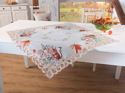 Uitgebreid vervaardigde tafel- en kamerdecoratie 