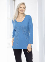 Charmant shirt met bordversiering in 2 kleuren HEMELBLAUW
