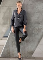 Blouse met drukknoop aan de binnenkant in 2 kleuren ZWART