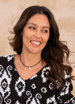 Halsketting met zwart leren koord en Rivoli glassteen 