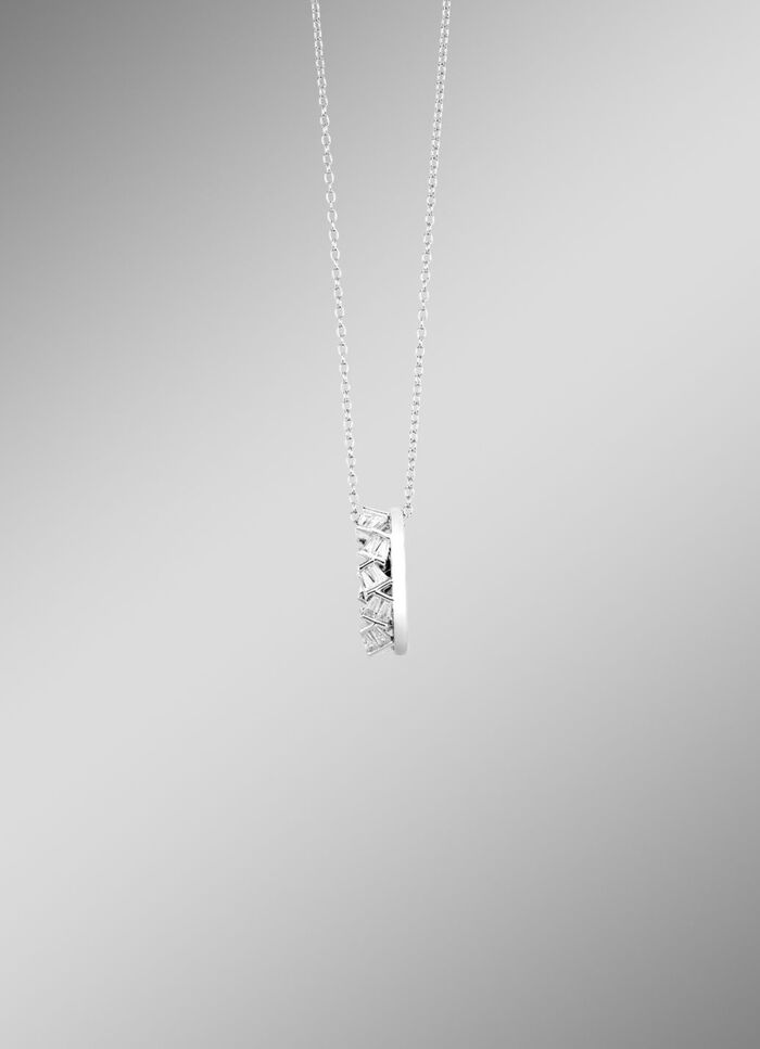 Moderne hanger met synthetische zirkonia en ankerketting 