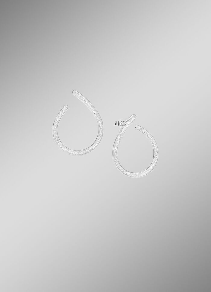 Tijdloze creolen in ijsmat 