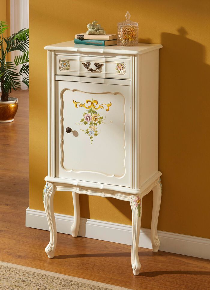 Deels massieve meubelserie met artistieke houten decoraties 