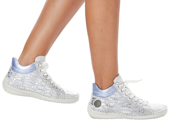 Rieker veterlaarsje van origineel bedrukt synthetisch materiaal ZILVER-GRIJS-BLAUW