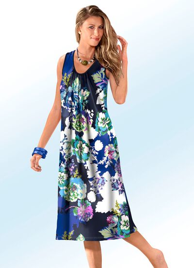 Klaus-modellen kleden zich met inkjetprint en ruches 