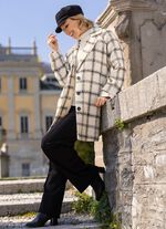 Broek met modieuze wijdte 