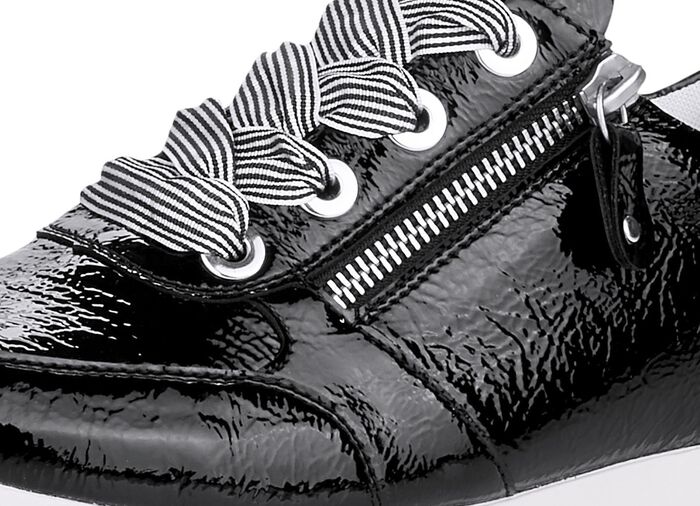 Remonte sneakers met effectieve vetersluiting 