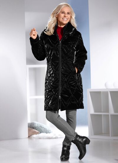 Korte jas in trendy laklook 