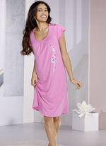 Verpakking met twee nachthemden met ruches en gegolfde boorden 