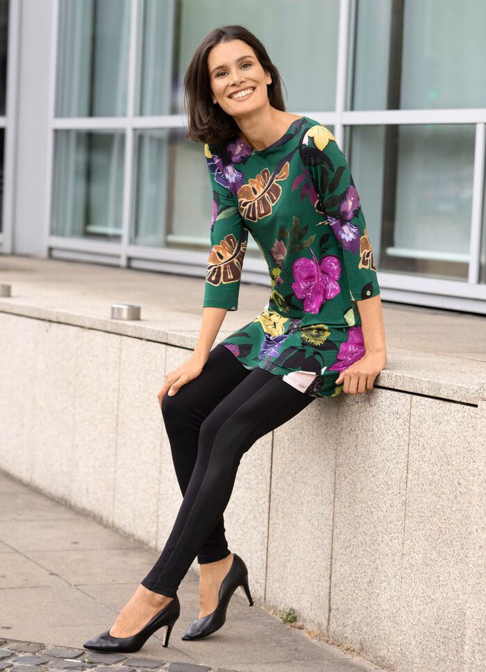 Fantasierijke tuniek met modieuze platte halslijn 