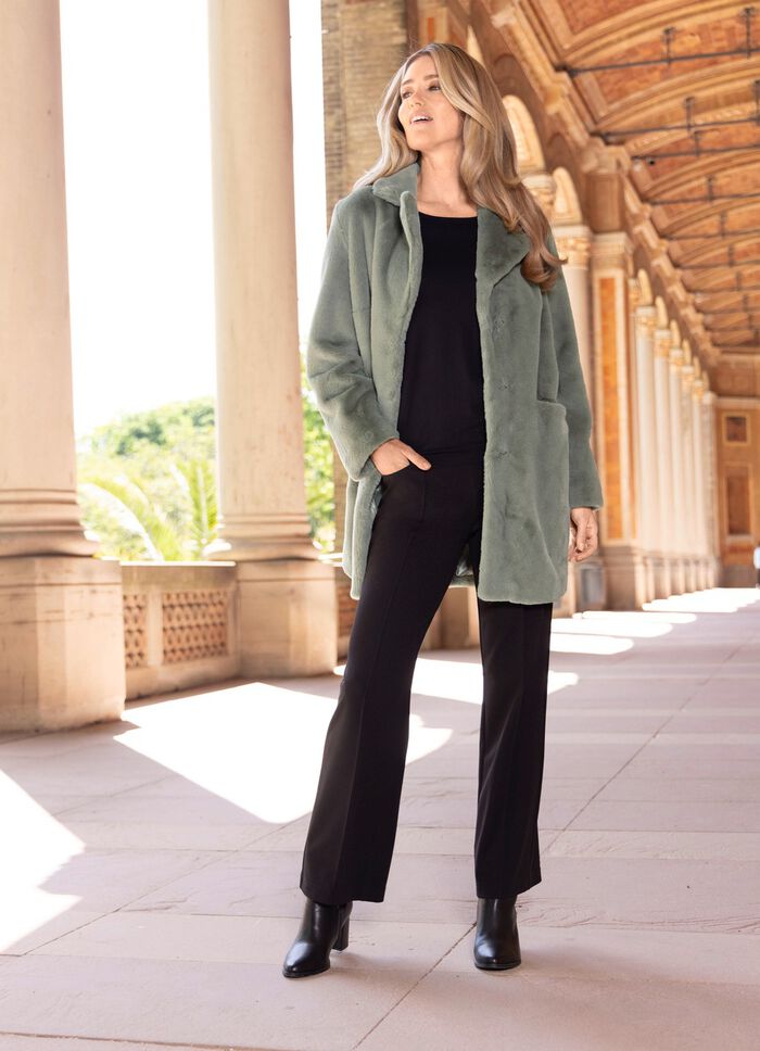 Korte jas met opgestikte zakken 