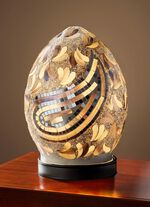 Tafellamp met moza&iuml;ek gemaakt van stukjes glas 