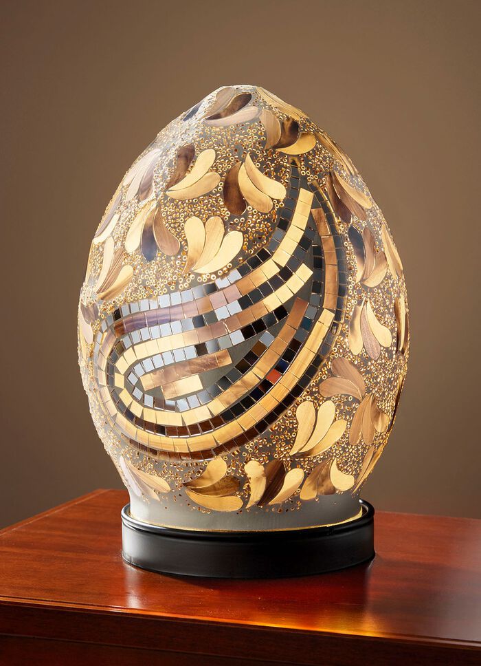 Tafellamp met moza&iuml;ek gemaakt van stukjes glas 