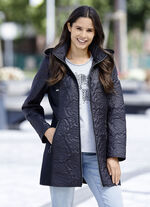 Jas van trendy materiaalmix 