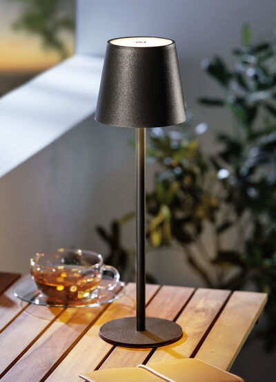 Moderne tafellamp voor binnen en buiten  Moderne tafellamp voor binnen en buiten