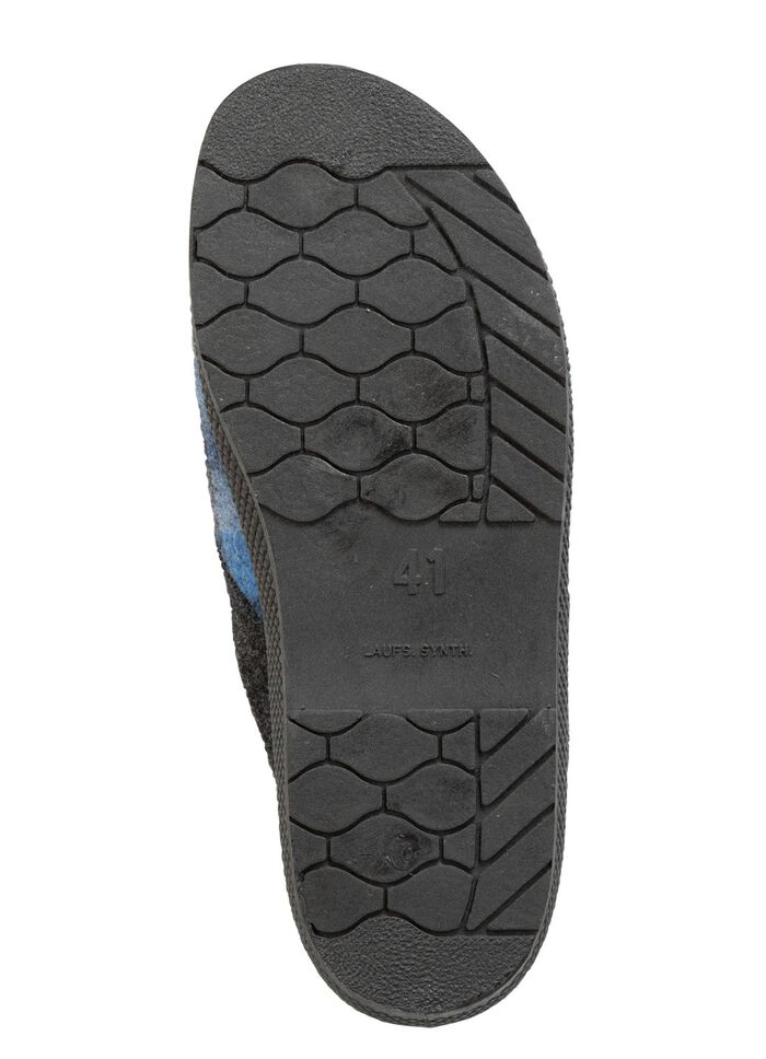 Slippers gemaakt van geruit textielmateriaal 