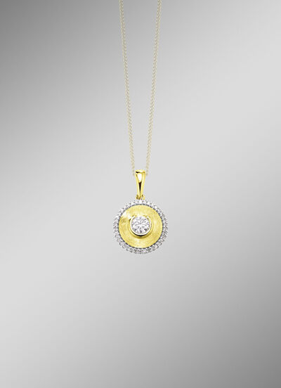 Stijlvolle hanger met briljant en diamanten 