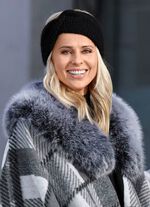 Trendy dameshoofdband, gemaakt van breiwerk ZWART