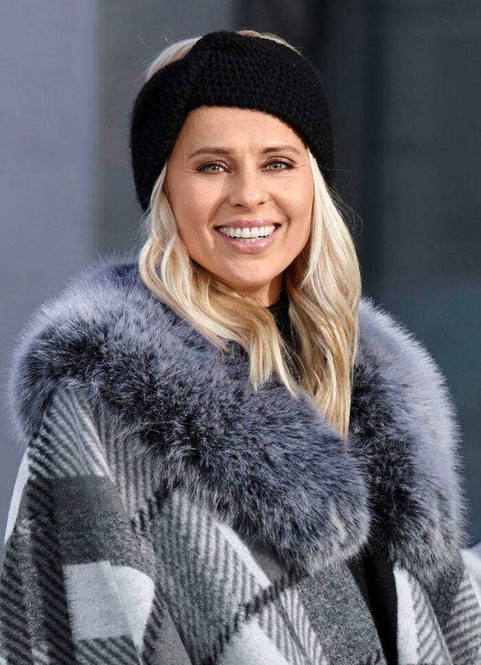 Trendy dameshoofdband, gemaakt van breiwerk ZWART