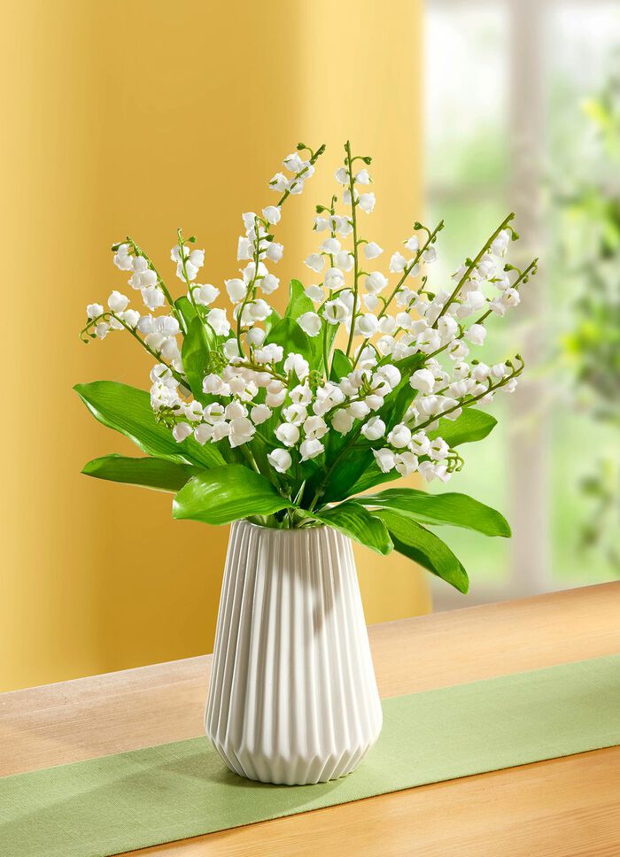 Lelietje-van-dalen in keramische vaas 