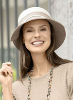 Seebergerhoed met klep en decoratieve band van papierstro BEIGE-TAUPE