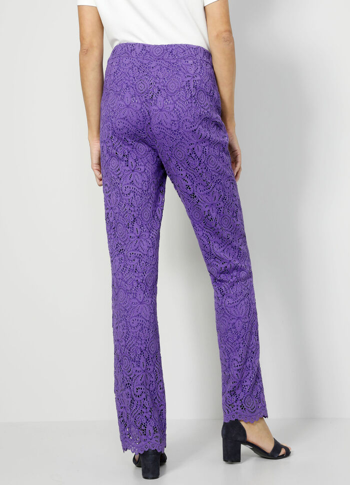 Broek met bloemenkant 