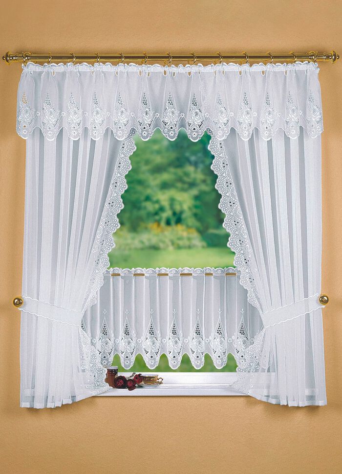 Raamdecoratie met uitgebreid Plauen-borduurwerk WIT