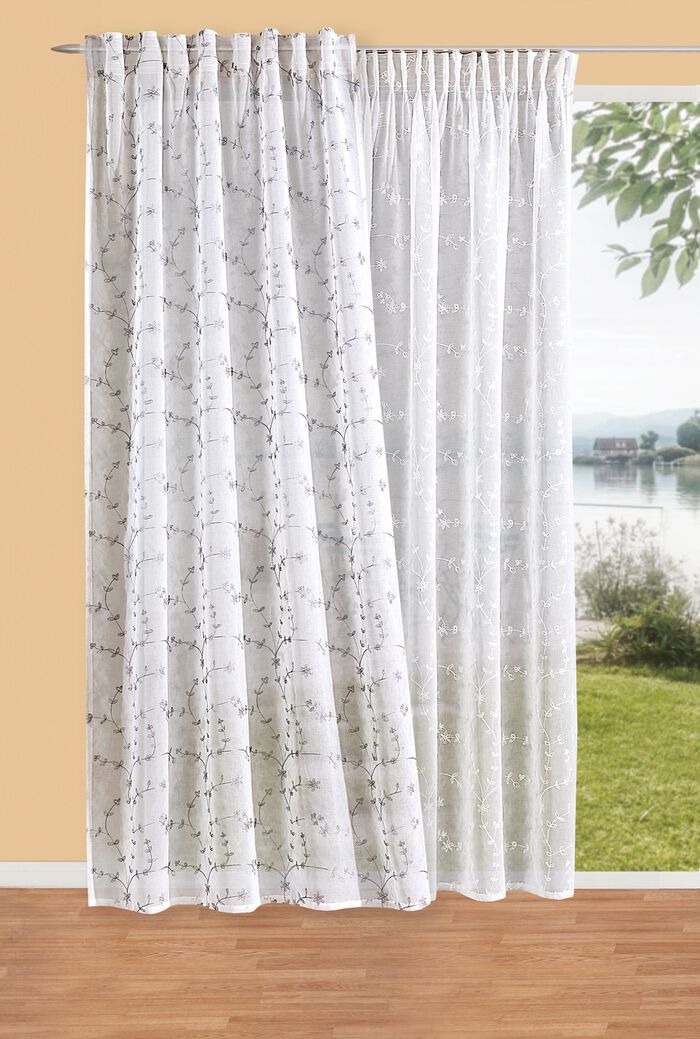 Geborduurde overgordijn 