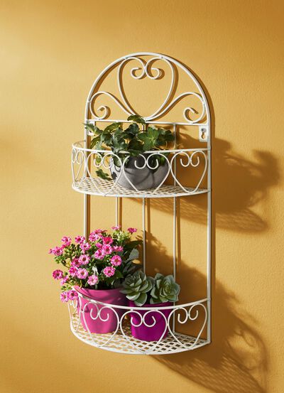 IJzeren wandplank met een antiquarisch karakter 