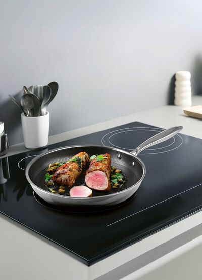 Roestvrijstalen pannen van "Christian Rach's" met honingraatstructuur 