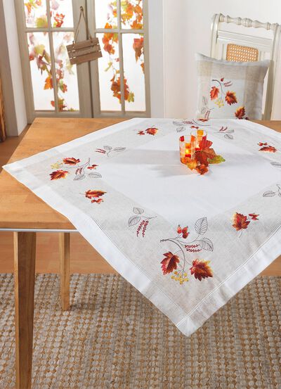 Geborduurde tafel- en kamerdecoratie 