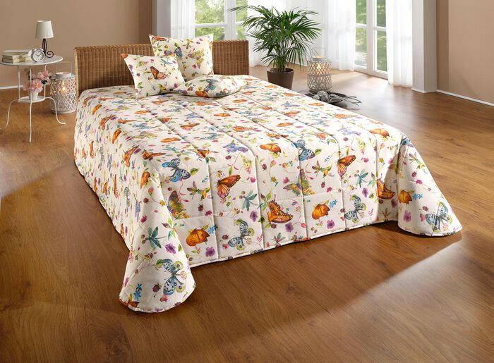 Bedsprei en kussenslopen met vlindermotieven 